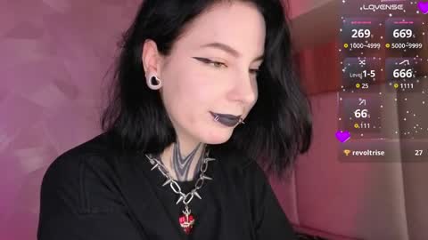 Snapshot of vivi__squirrel chatting on May 24, 9:42 pm Vivi online show from May 24, 9:42 pm