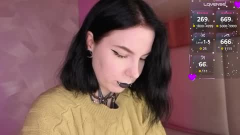 Snapshot of vivi__squirrel chatting on June 2, 3:41 am Vivi online show from June 2, 3:41 am