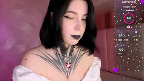 Snapshot of vivi__squirrel chatting on June 3, 6:13 pm Vivi online show from June 3, 6:13 pm