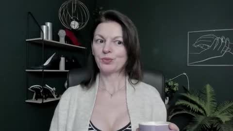 Vivian online show from February 10, 7:01 am