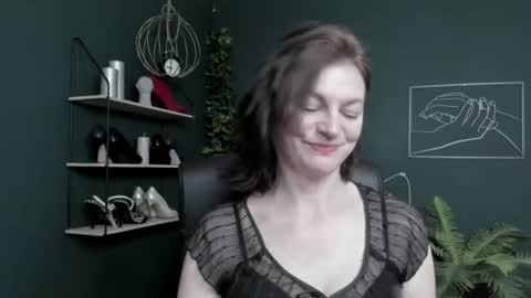 Snapshot of vivian_dream chatting on June 11, 6:44 am Vivian online show from June 11, 6:44 am