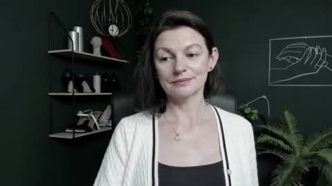 Snapshot of vivian_dream chatting on July 7, 6:47 am Vivian online show from July 7, 6:47 am