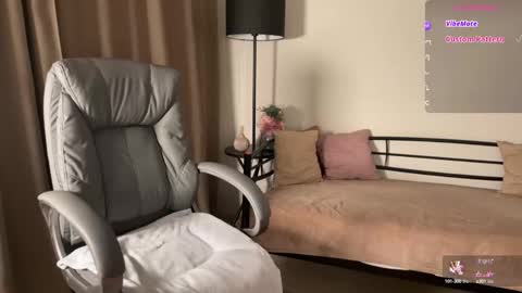 Vivian Evans online show from October 15, 2:44 am