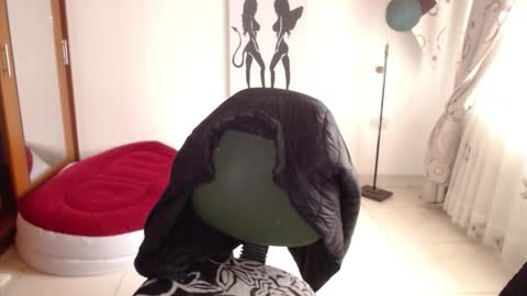 vivian_milf_paint online show from February 7, 1:37 pm