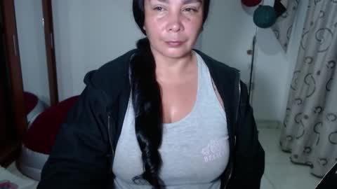 vivian_milf_paint online show from February 23, 11:35 pm