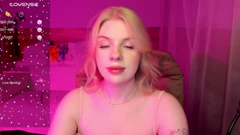 Aurora online show from December 5, 12:00 pm