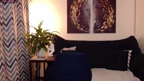 Vivian online show from November 11, 5:57 pm