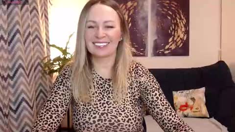 Vivian online show from November 20, 5:12 pm