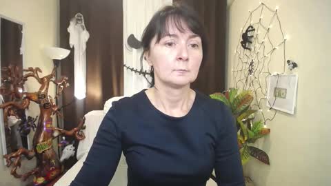vivianguchih online show from October 12, 6:23 am