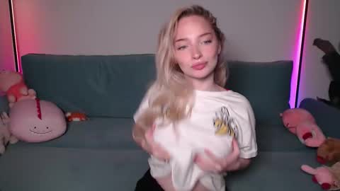 vivianwinters online show from November 28, 9:28 pm