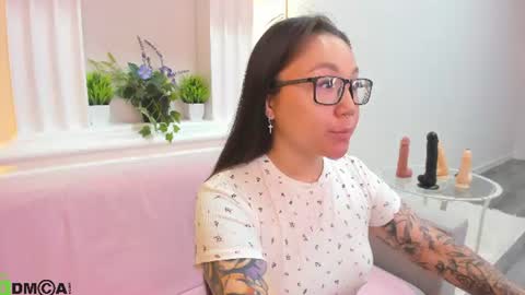 Snapshot of vivien_montclair chatting on June 11, 12:08 am Vivien online show from June 11, 12:08 am