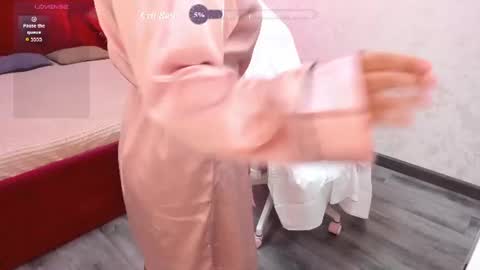Snapshot of vivien_montclair chatting on June 25, 5:12 am Vivien online show from June 25, 5:12 am
