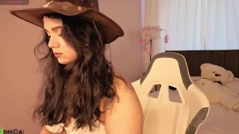 Snapshot of vivien_ross chatting on June 2, 1:07 am vivien_ross online show from June 2, 1:07 am