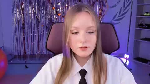 Vivien online show from March 7, 5:17 pm