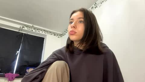 Snapshot of viviennebreihan chatting on October 30, 7:10 am Vivi online show from October 30, 7:10 am