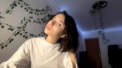 Snapshot of viviennebreihan chatting on November 29, 4:10 pm Vivi online show from November 29, 4:10 pm