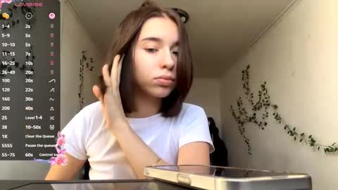 Snapshot of viviennebreihan chatting on December 16, 10:20 am Vivi online show from December 16, 10:20 am