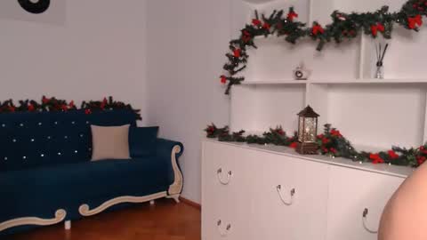 Vivienne online show from December 4, 9:46 pm