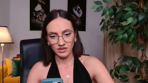 Vivienne online show from April 11, 6:56 pm