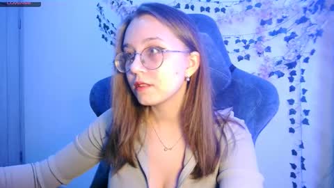 vivivivikkie online show from October 5, 8:29 pm