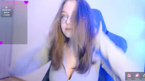 vivivivikkie online show from December 3, 9:02 pm