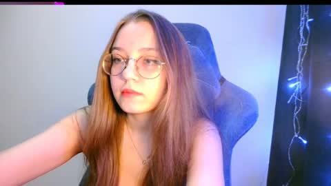 vivivivikkie online show from April 1, 9:01 pm