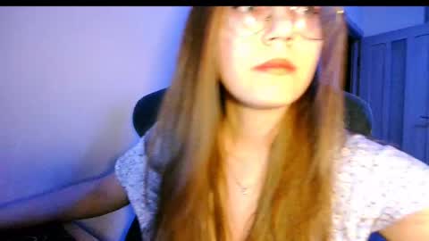 Snapshot of vivivivikkie chatting on April 30, 10:14 pm vivivivikkie online show from April 30, 10:14 pm