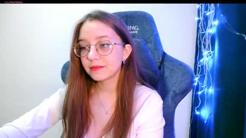 Snapshot of vivivivikkie chatting on May 23, 9:19 pm vivivivikkie online show from May 23, 9:19 pm