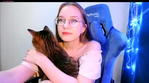 Snapshot of vivivivikkie chatting on June 4, 9:32 pm vivivivikkie online show from June 4, 9:32 pm