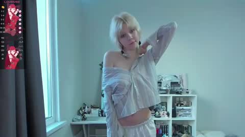 Snapshot of vivy_ chatting on June 11, 6:39 pm chatur babes online show from June 11, 6:39 pm