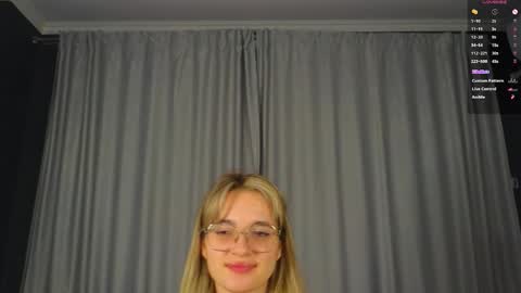 vivyboo111 online show from October 26, 8:37 pm