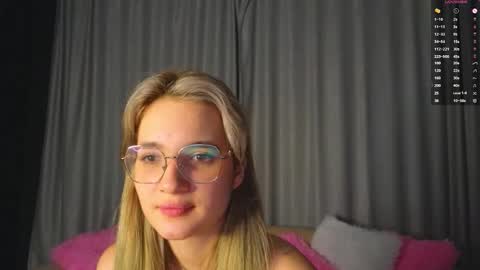 vivyboo111 online show from November 1, 8:44 pm