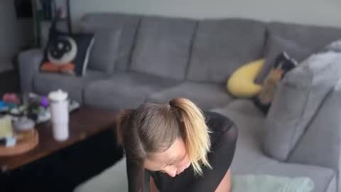 Liz online show from April 27, 3:54 pm