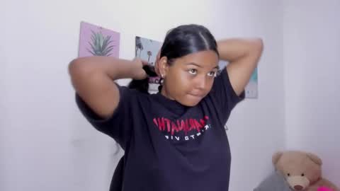 Snapshot of vixenlust17 chatting on February 19, 1:56 am vixenlust17 online show from February 19, 1:56 am