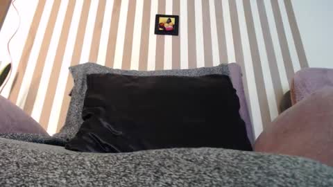 vixenn_ online show from December 15, 11:20 pm