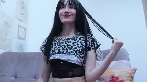 Snapshot of vlad_lola chatting on October 18, 2:14 am LOLA online show from October 18, 2:14 am