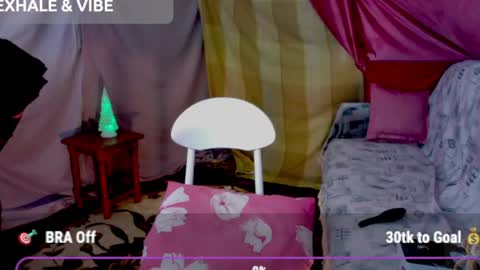 Snapshot of vladiskin chatting on April 19, 9:08 am Violetta Elysia online show from April 19, 9:08 am