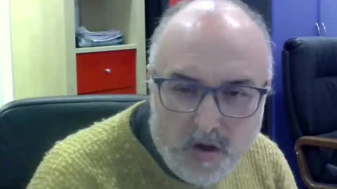 Snapshot of volpi72 chatting on December 4, 6:50 pm volpi72 online show from December 4, 6:50 pm