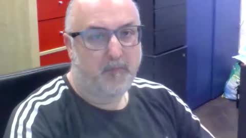 Snapshot of volpi72 chatting on June 1, 8:16 am volpi72 online show from June 1, 8:16 am