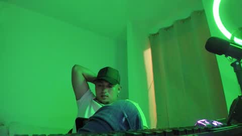 volt_boy57 online show from November 4, 5:50 am