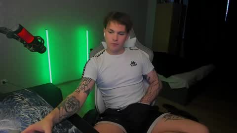 Snapshot of vova_belkin_ chatting on May 25, 5:08 pm vova online show from May 25, 5:08 pm