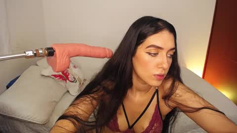 vsantini_ online show from December 3, 10:18 pm