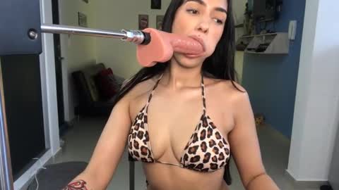 vsantini_ online show from March 6, 10:26 pm