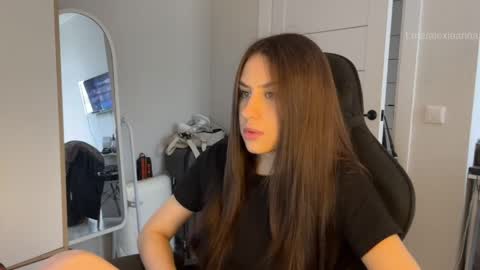 Snapshot of vx_arina chatting on May 6, 8:41 am Arina online show from May 6, 8:41 am