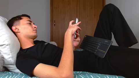 wal jones online show from December 21, 4:30 am