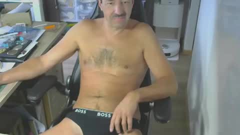 Snapshot of waldo72 chatting on October 27, 10:41 am Waldo online show from October 27, 10:41 am