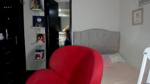 walton_abieca_ online show from September 20, 11:50 pm