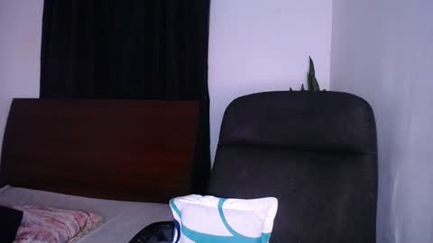 Wanda and Ember online show from February 26, 1:32 am