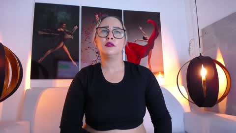 Snapshot of wandahairymilf chatting on December 14, 3:07 am Wanda online show from December 14, 3:07 am