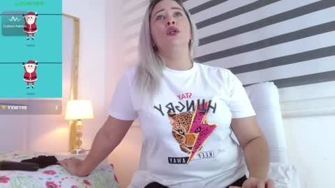 Snapshot of wandahairymilf chatting on January 8, 1:21 am Wanda online show from January 8, 1:21 am